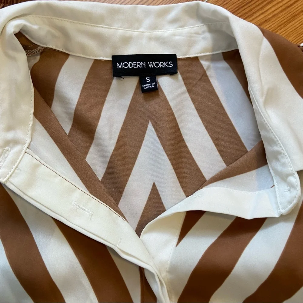 Elegant Brown and White Satin Pant Set - Picture 3 of 3